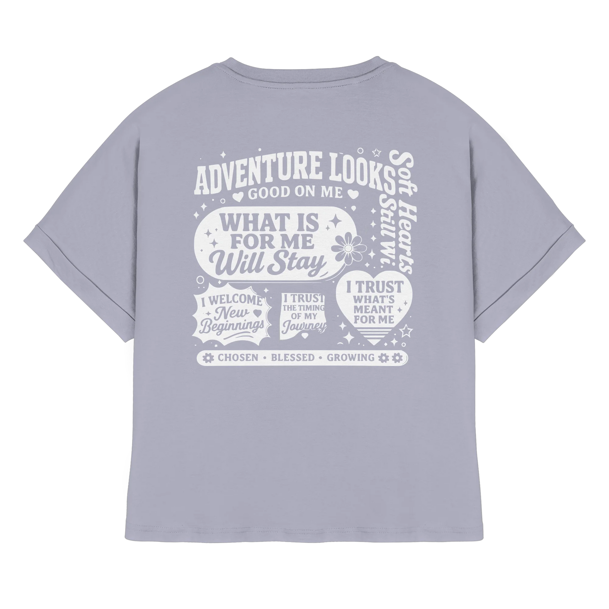 Serene-Blue Oversize-Shirt mit Adventure-Statement-Design für Manifestation, Freiheit und Fernweh.