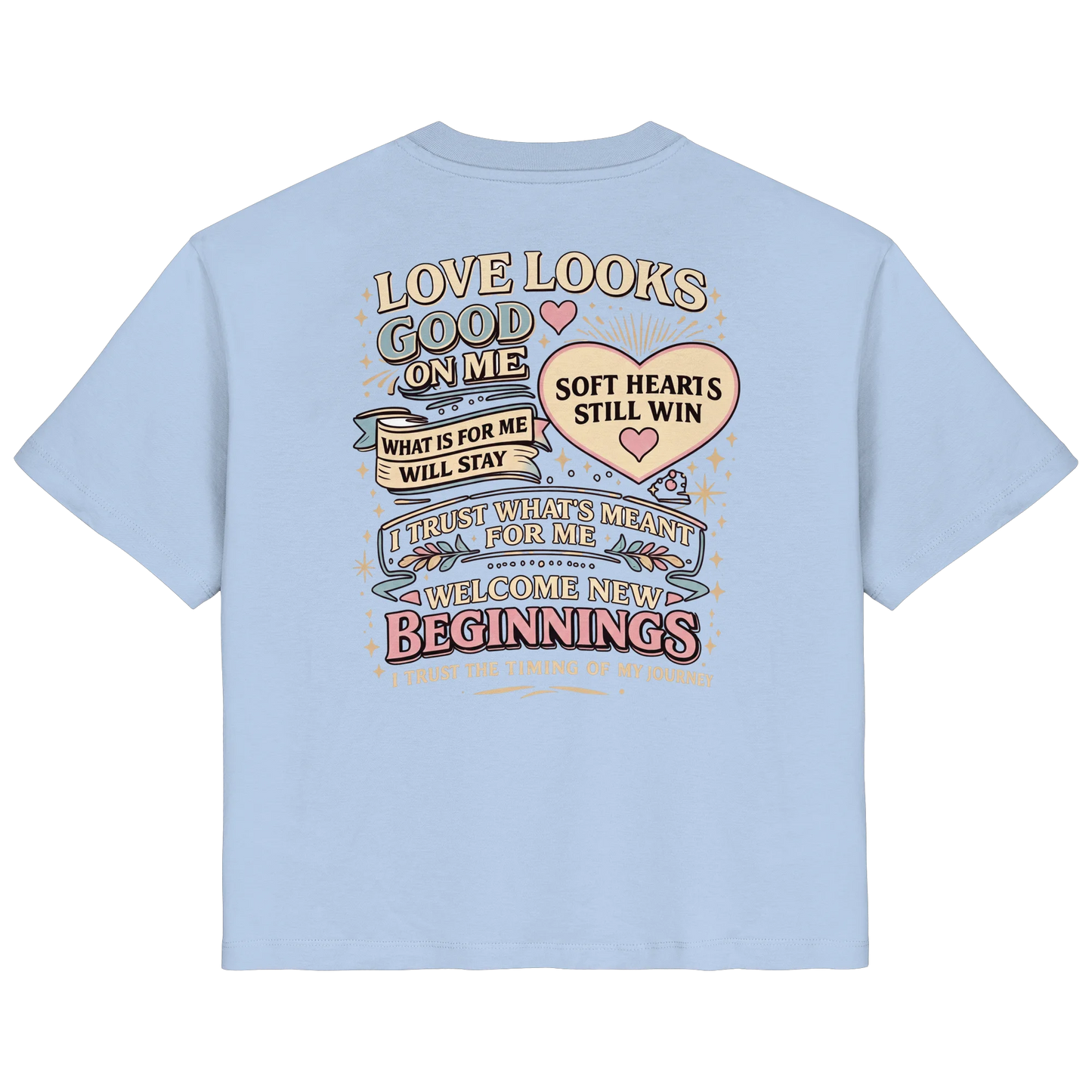 Hellblaues Shirt mit Love-Statement-Design und positiven Schriftzügen zu Selbstliebe und Vertrauen.