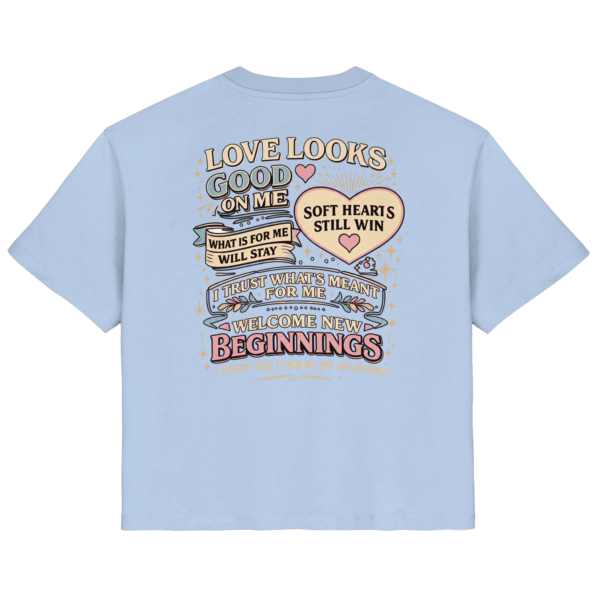 Hellblaues Shirt mit Love-Statement-Design und positiven Schriftzügen zu Selbstliebe und Vertrauen.