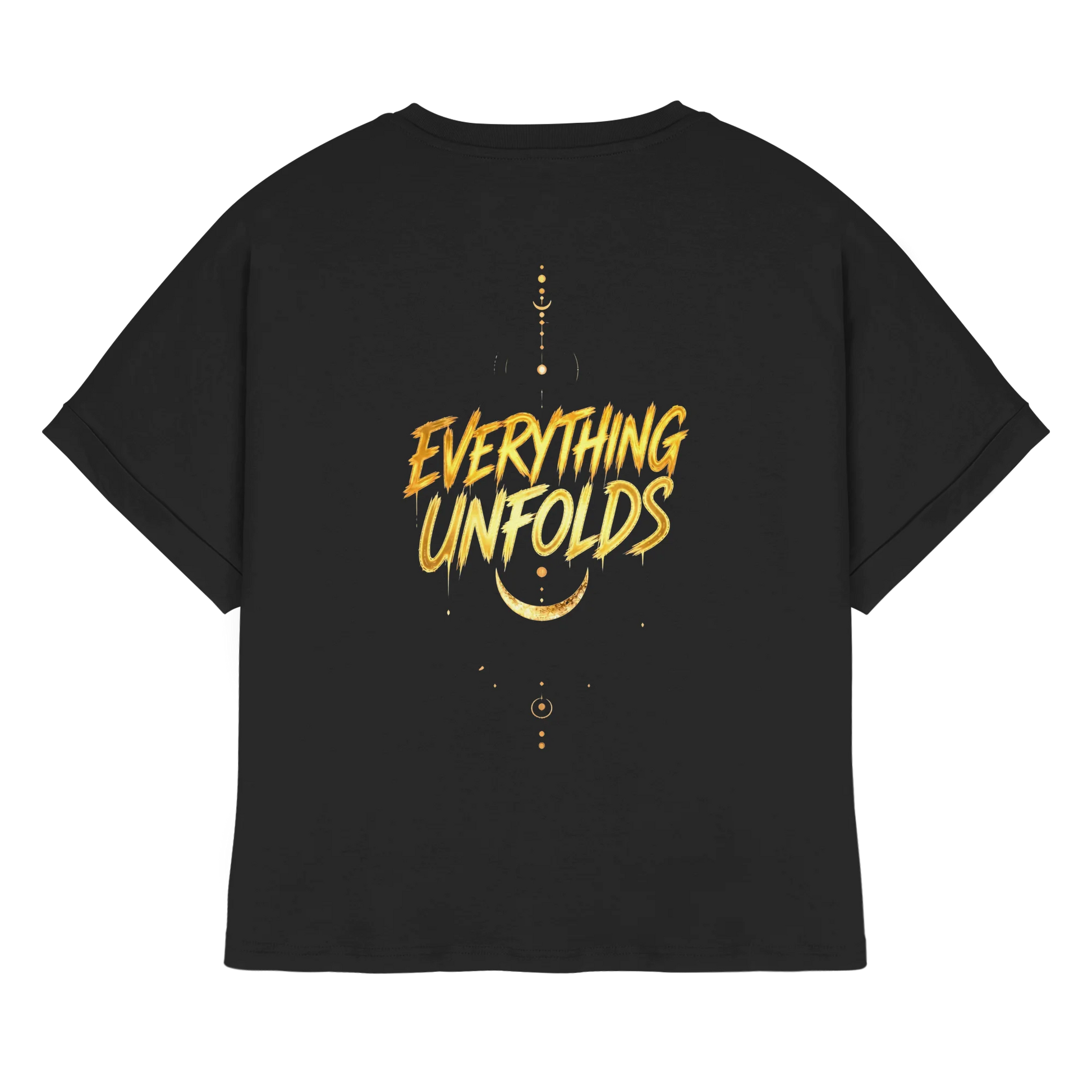 Schwarzes Oversize-Shirt mit goldenem „Everything Unfolds“-Motiv, Sichelform und feinen Linien.