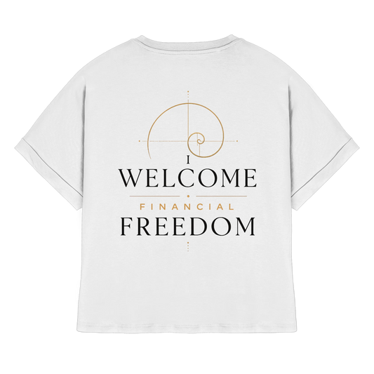 Weißes Oversize-Shirt mit „Financial Freedom“-Statement und goldener Money-Mindset-Gestaltung.