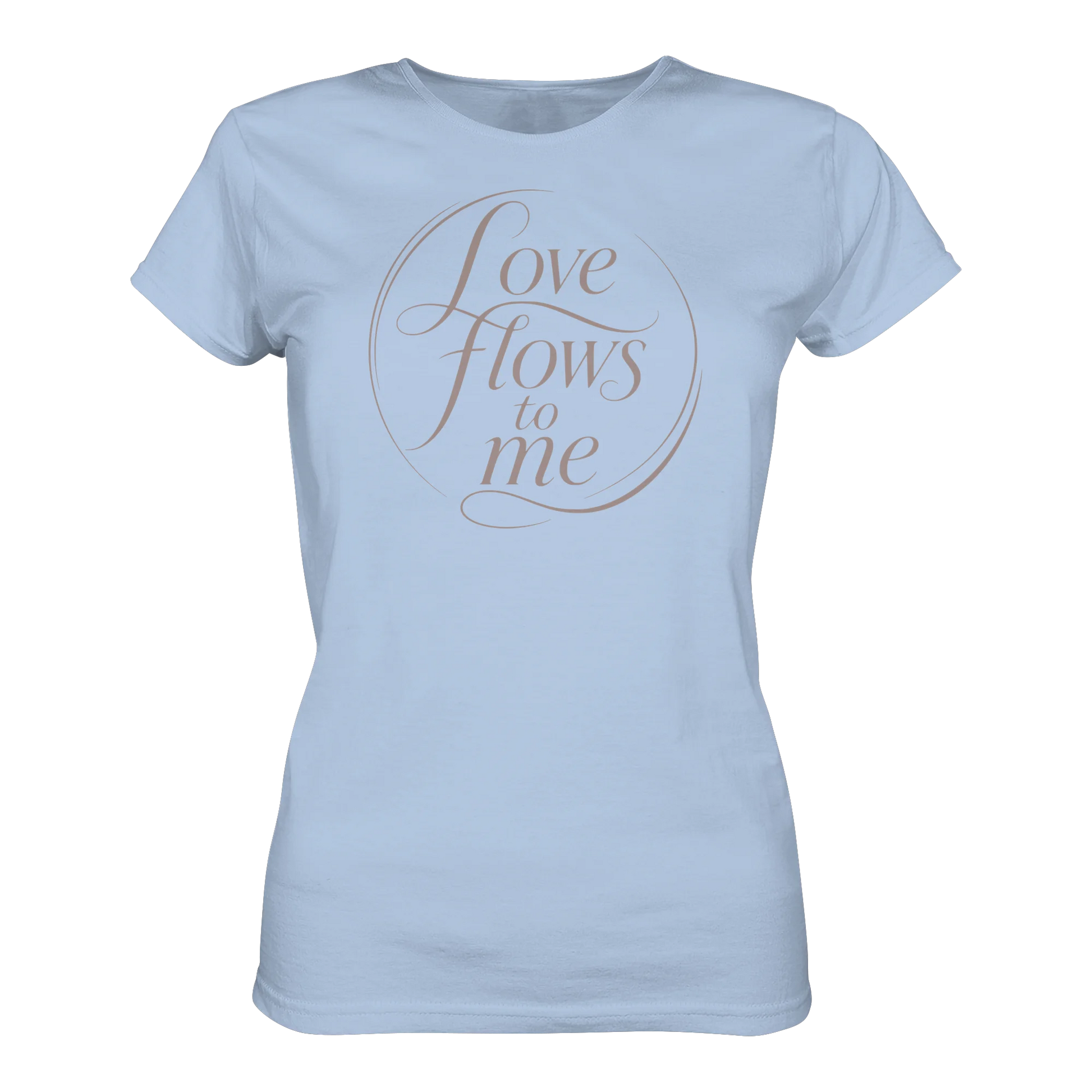 Hellblaues Shirt mit „Love Flows to Me“-Schriftzug in runder, sanfter Typografie.