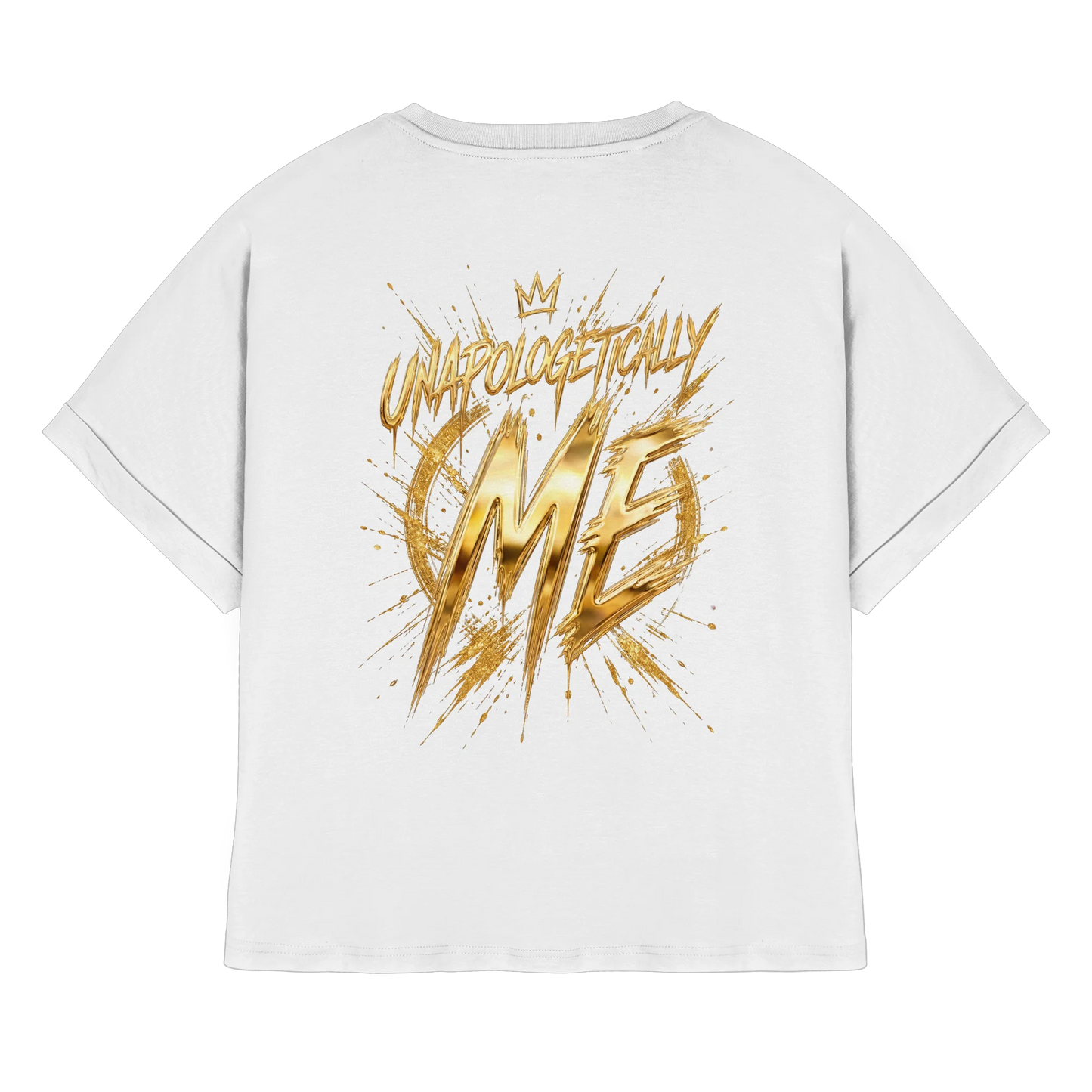 Weißes Oversize-Shirt mit goldenem „Unapologetically Me“-Motiv, Krone und bewegter Typografie.